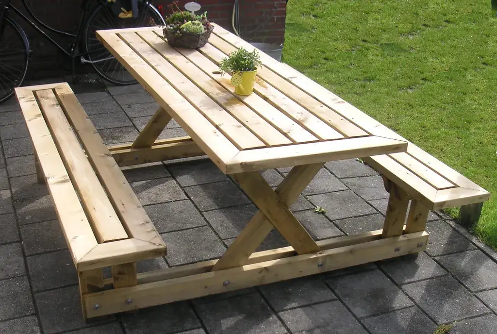 2×4 Picnic Table