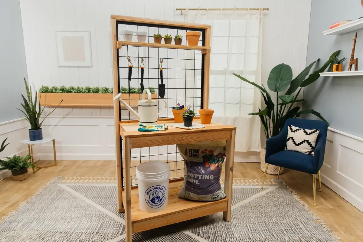 Garden Potting Bench with Hog Wire Back