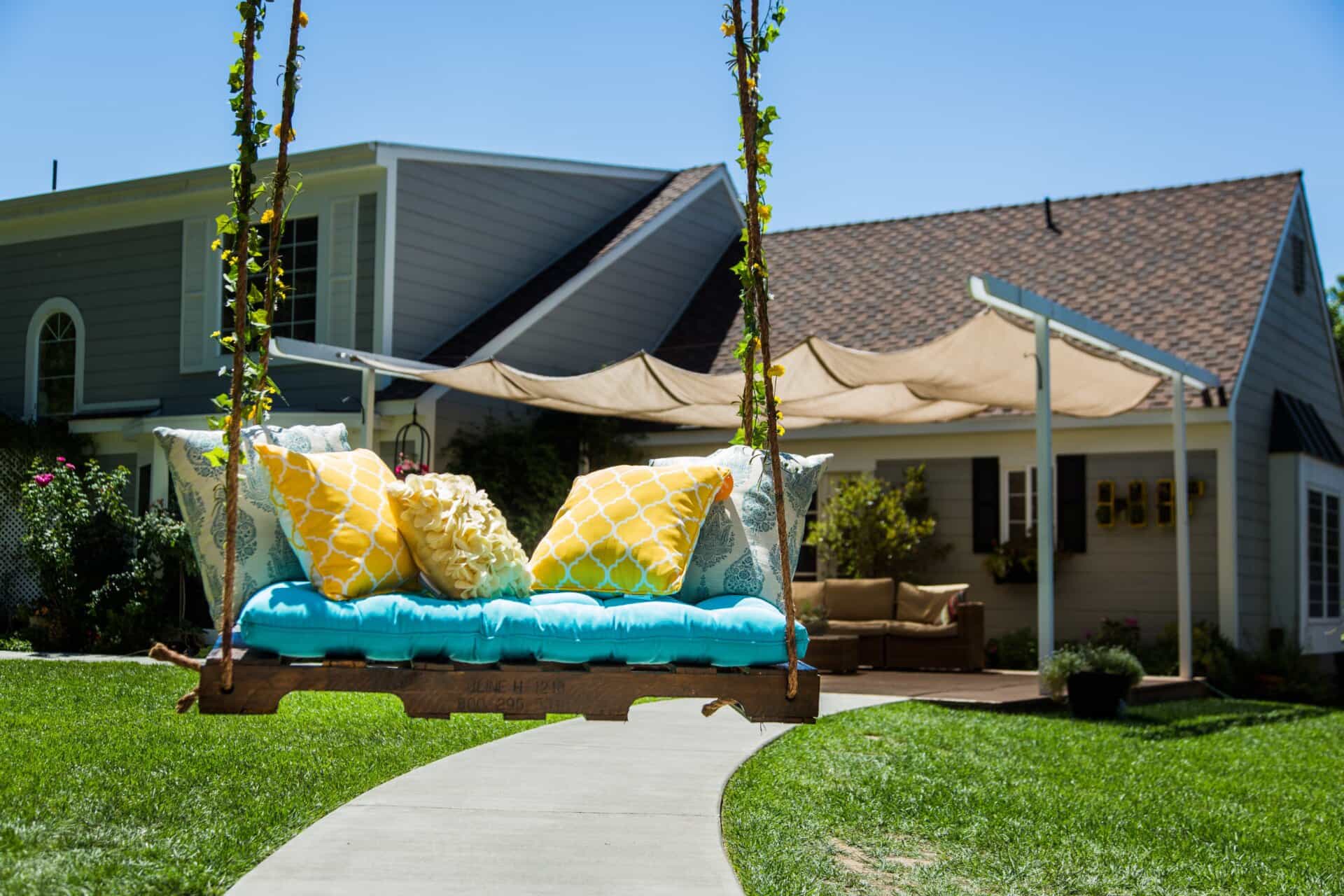 Outdoor Hanging Chair out of Pallet