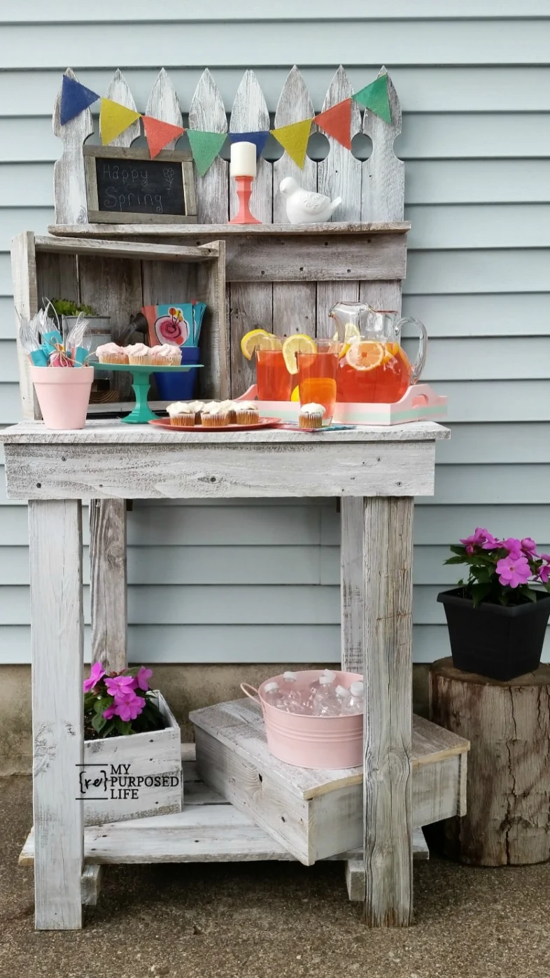 Reclaimed Barn Wood Station