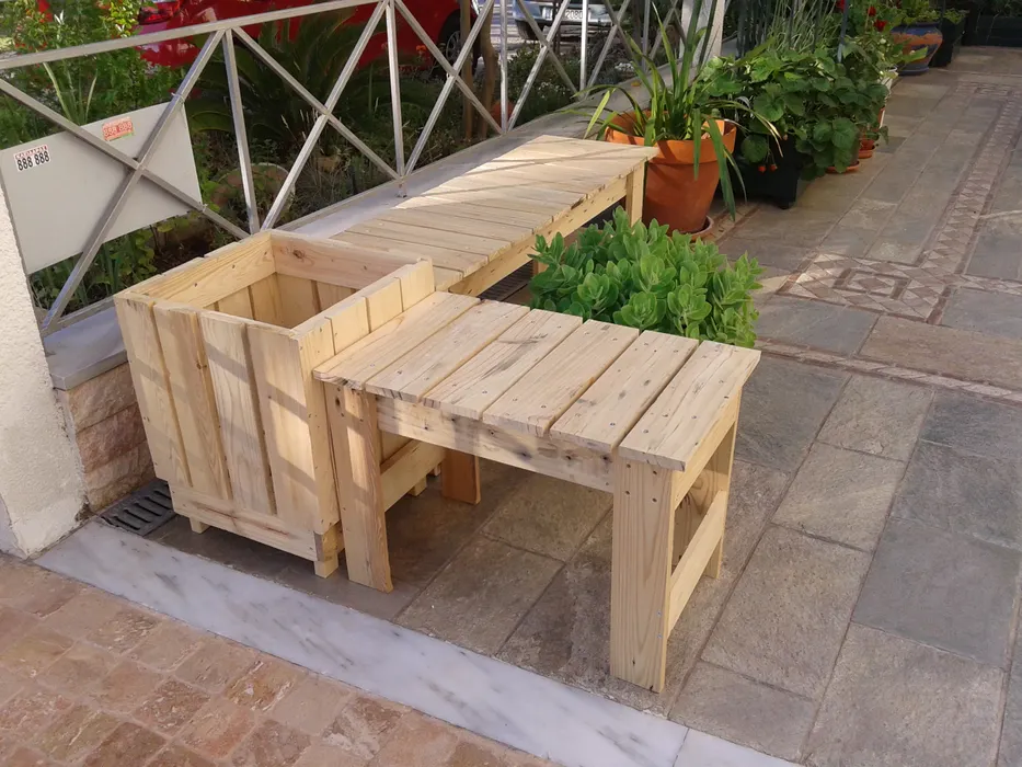 The L-Shaped Corner Picnic Table