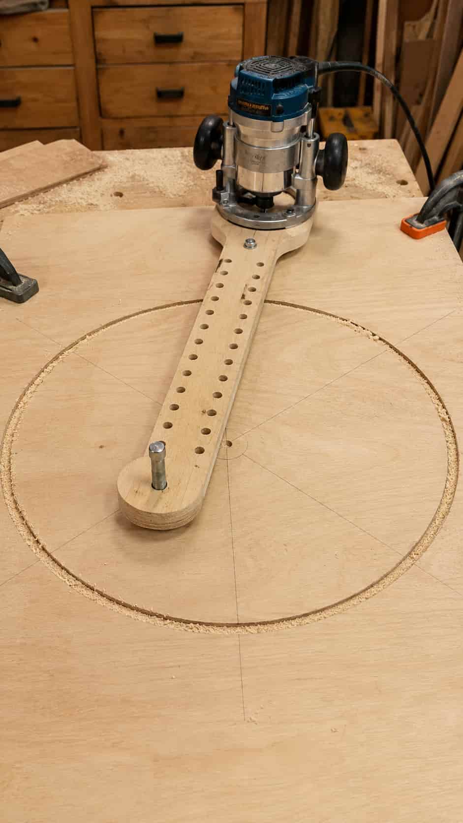 Circle-Cutting Router Jig