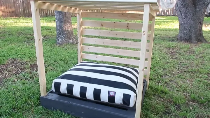 Outdoor Pallet Dog Cabana