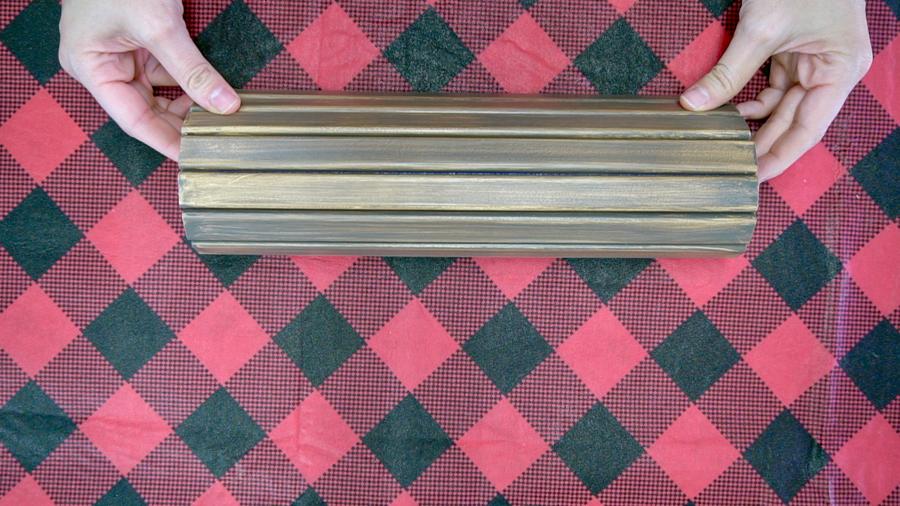 Flexible wood screen-molding tray held over a patterned surface